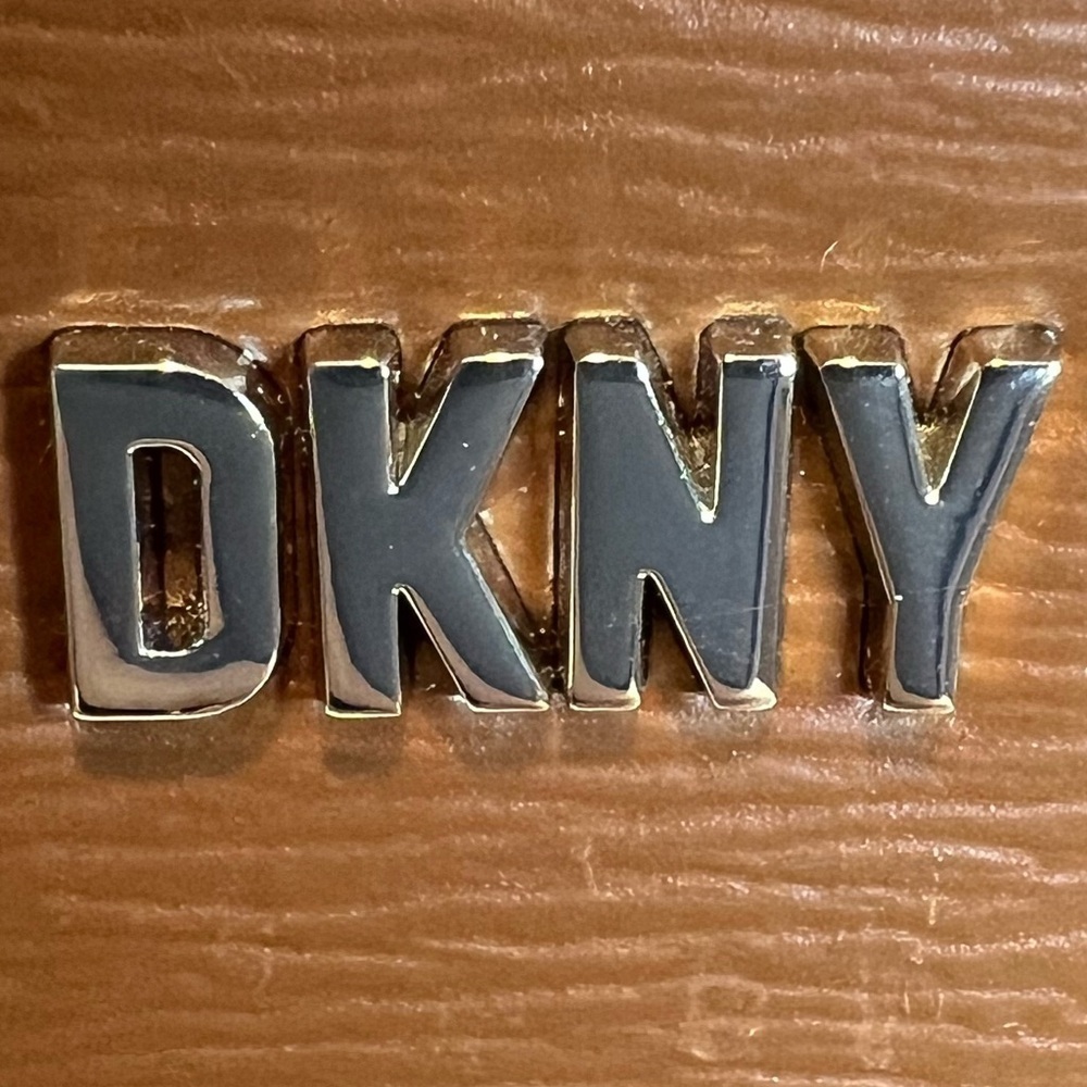DKNY BRYANT MEDIUM TOTE - Picture 9 of 15